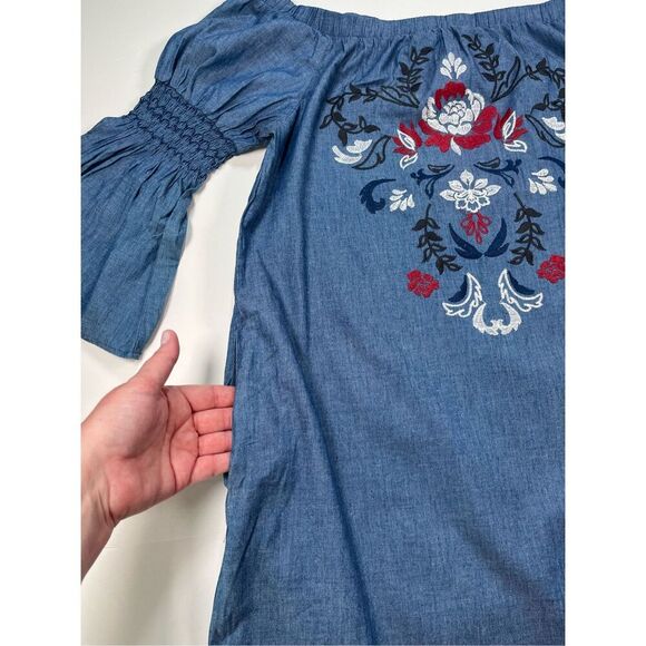 NEW Francescas Blue Rain Denim Floral Embroidered Off Shoulder Dress Size Medium - Picture 4 of 10